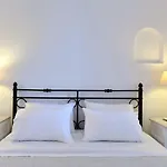 Santa Flora 3 Bedroom House A Parikiaas Edge