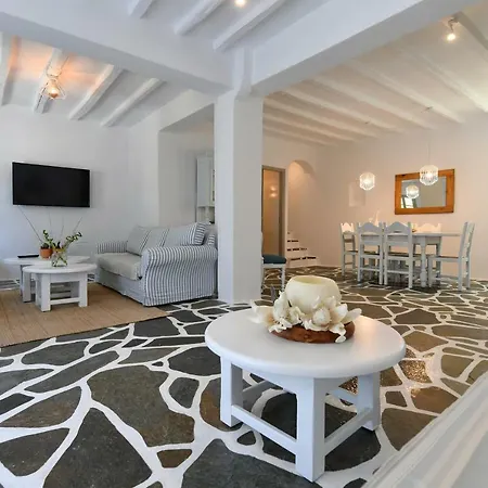 Santa Flora 3 Bedroom House â Parikiaâs Edge Hébergement de vacances Páros