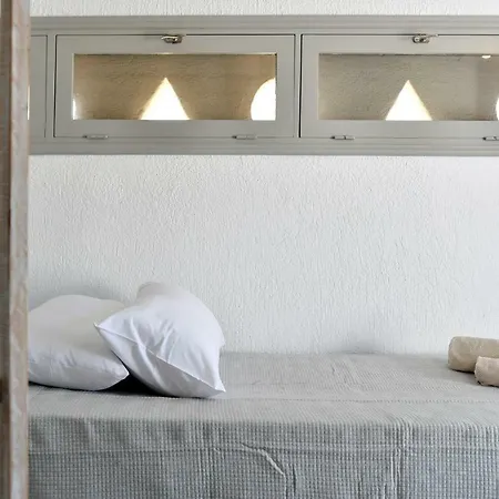 Santa Flora 3 Bedroom House â Parikiaâs Edge Hébergement de vacances Páros