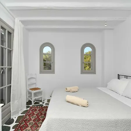 Santa Flora 3 Bedroom House A Parikiaas Edge *