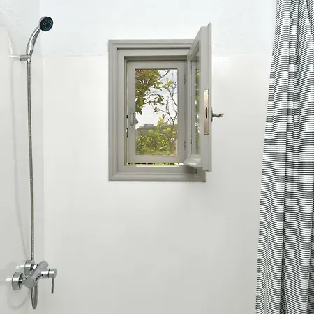 Santa Flora 3 Bedroom House A Parikiaas Edge