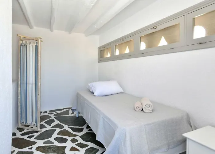 Santa Flora 3 Bedroom House A Parikiaas Edge Vakantiehuis